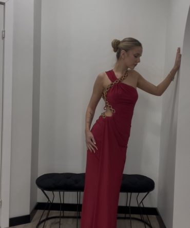 Chain Envy – asimetriška vakarinė suknelė su grandinės detalėmis