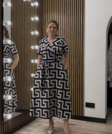 „Athena Linea“ klasikinė suknelė su geometriniu raštu