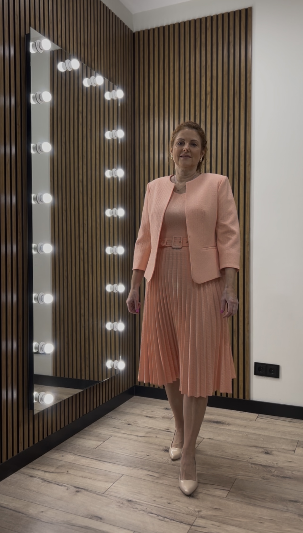 Persikinė elegancija – dviejų dalių šventinis komplektas